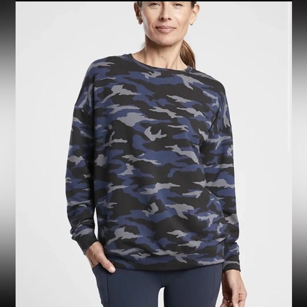 ATHLETA Studio To Street Printed Sweatshirt Medium Camo Blue Black